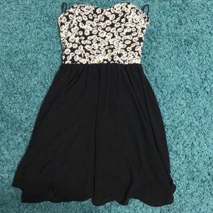 Daisy print homecoming dress w/ slightly open back